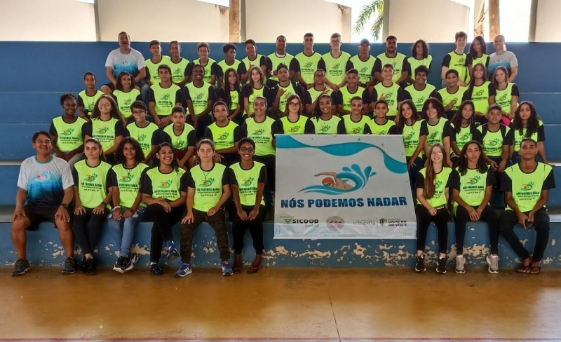 Colecionadora de medalhas, equipe Nós Podemos Nadar leva a melhor em torneio do Centro-Oeste