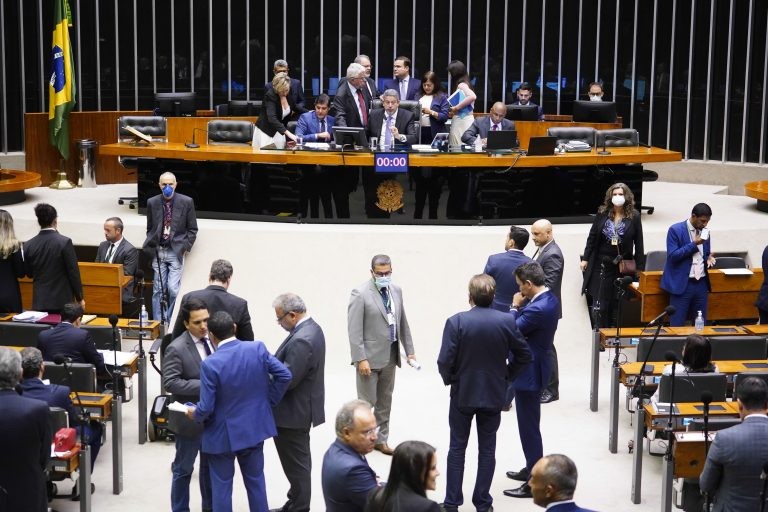 Câmara conclui votação de MP que cria sistema eletrônico de registros públicos; acompanhe