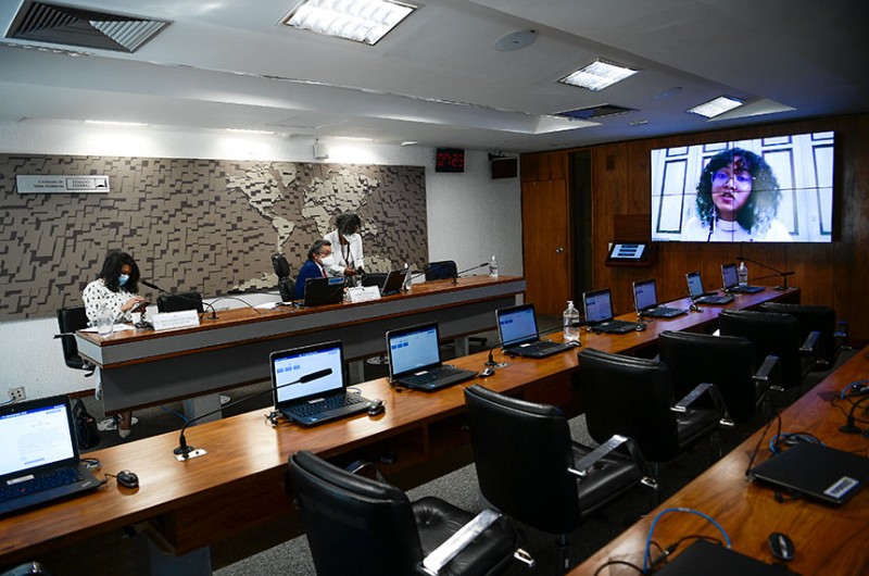 Debatedores cobram educação ambiental como política de Estado