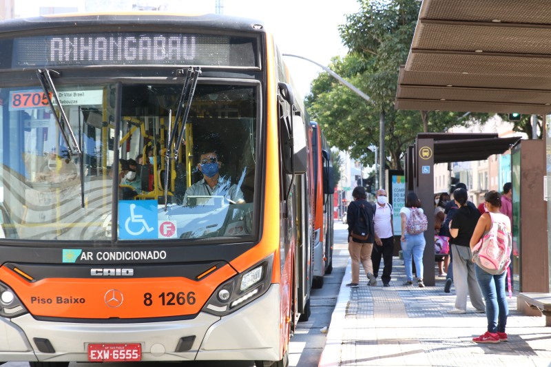 SP: comitê científico sugere volta do uso de máscara em local fechado