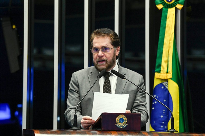 Plínio Valério critica comissão de revisão da Lei do Impeachment