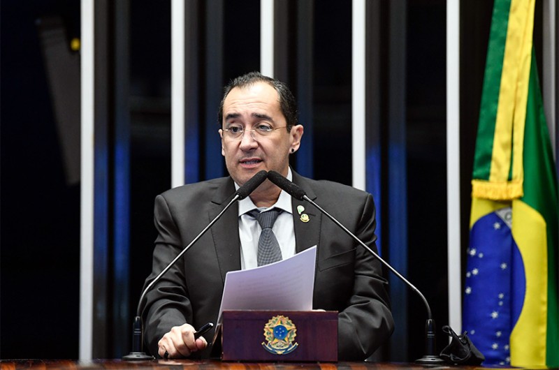 Kajuru condena bloqueio de verbas da Saúde, Educação e Ciência e Tecnologia