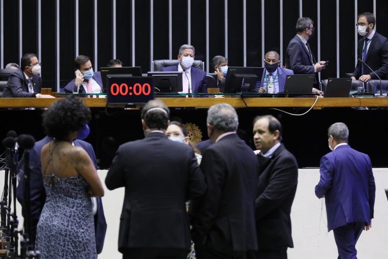 Deputados aprovam texto-base do novo Código Eleitoral; acompanhe
