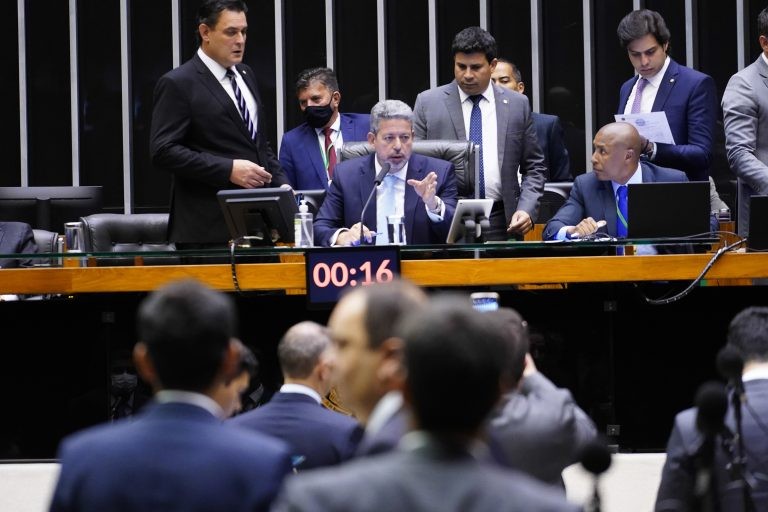 Câmara aprova MP que ajusta regras de cobrança de PIS e Cofins sobre etanol; acompanhe