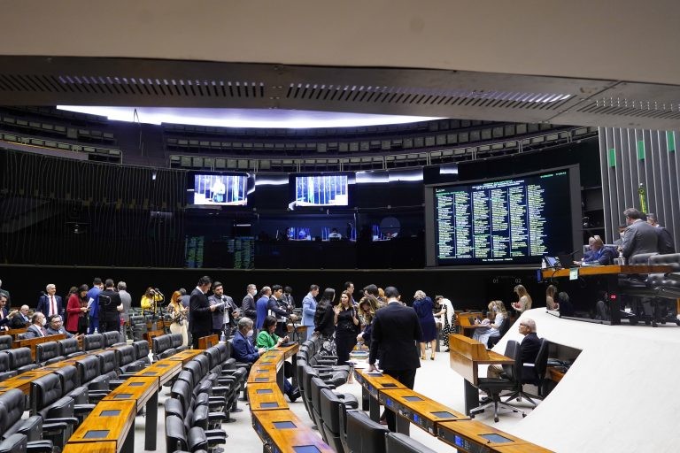 Deputados dão início às votações do Plenário; acompanhe