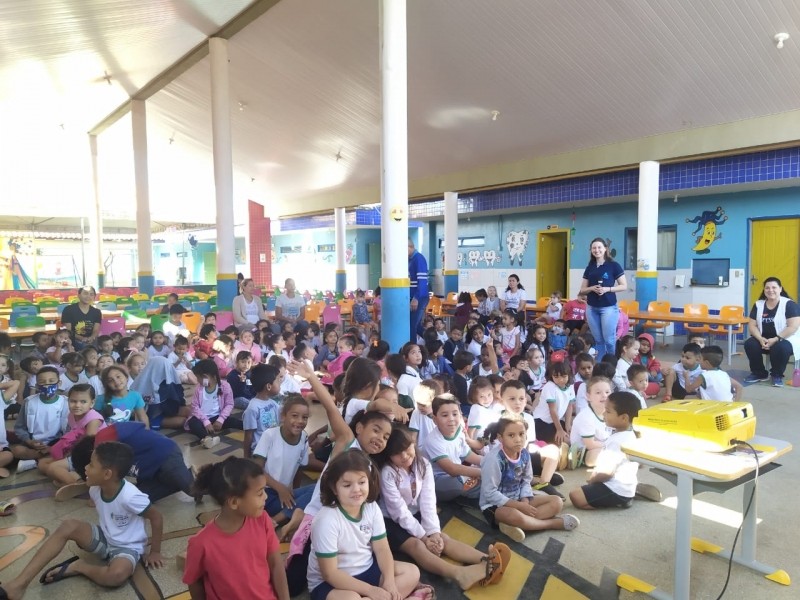 Alunos da Pequeno Príncipe recebem orientações sobre separação de lixo