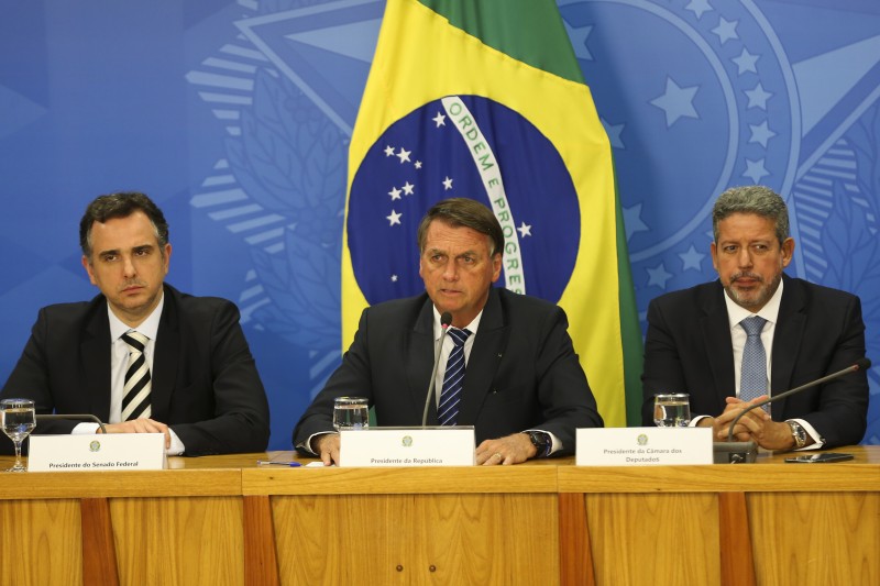 Combustível: presidente propõe ressarcir estados em troca de ICMS zero