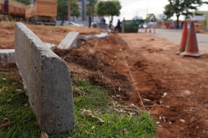 Prefeitura licita mão de obra para execução de calçada, meio-fio, muro e alambrado