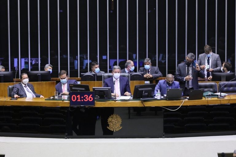 Quarentena para militares, policiais e juízes é excluída do novo Código Eleitoral