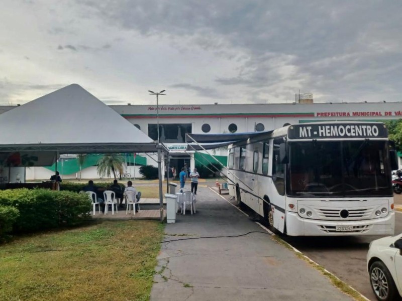 Unidade móvel do MT Hemocentro realiza coleta de sangue em Várzea Grande