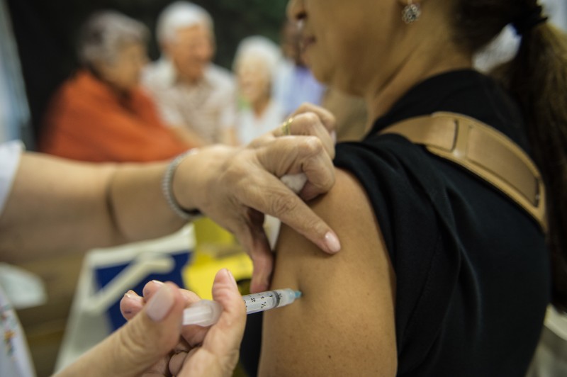 Capital paulista vacina contra gripe e covid-19 no fim de semana