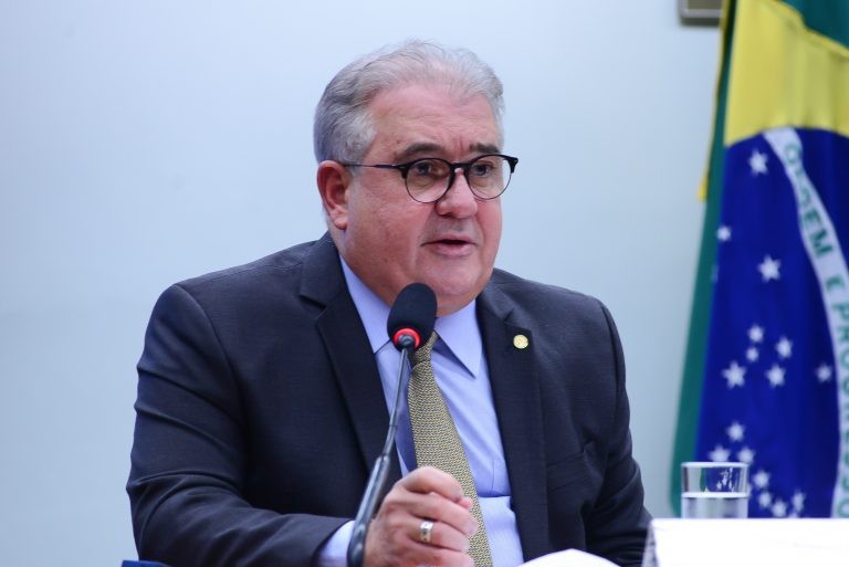 Comissão rejeita projeto que permite bombas de autosserviço em postos de combustíveis