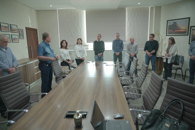 Prefeitura e grupo de voluntários discutem construção de um lar para idosos