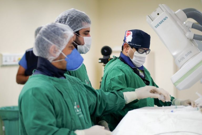 Comissão debate a retomada de cirurgias eletivas no Brasil