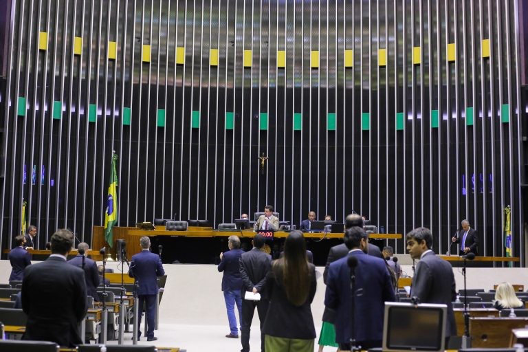 Relator apresenta parecer favorável às emendas do Senado sobre loterias da Saúde e do Turismo; acompanhe
