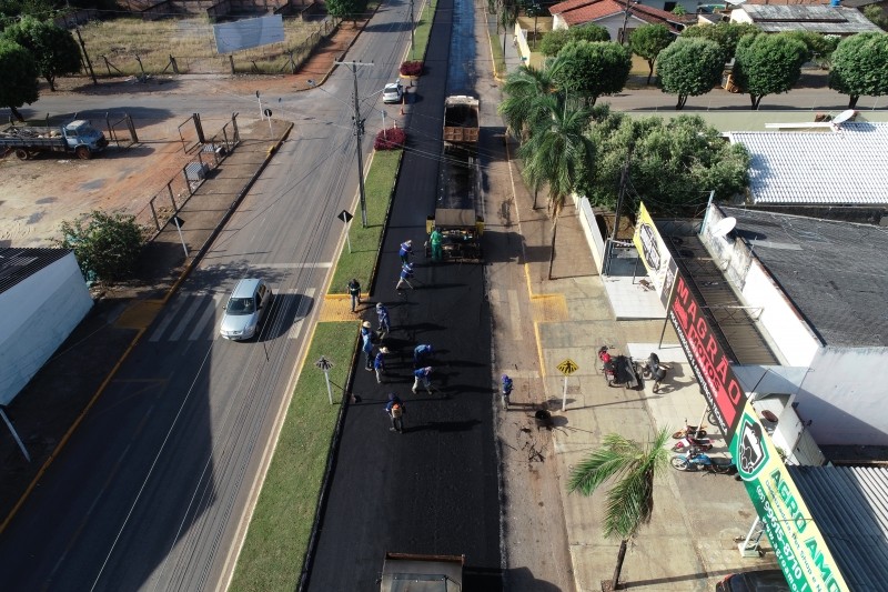 Prefeitura investe mais de R$ 1 milhão em revestimento asfáltico na Avenida Brasil