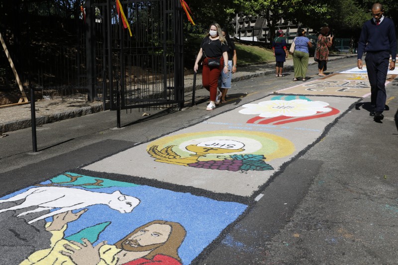 Corpus Christi: confecção de tapetes volta ao centro do Rio de Janeiro