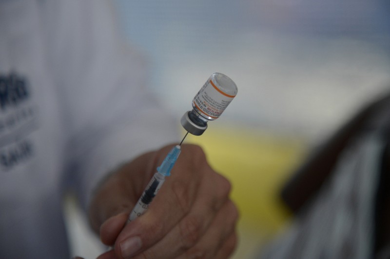Covid-19: Rio vacinou 53,7% da população com uma dose de reforço