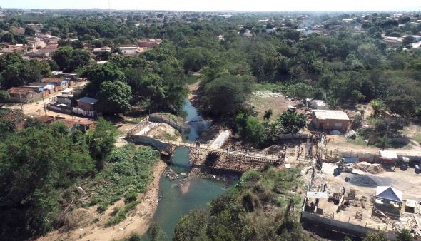 Avançam obras de construção da ponte de concreto do bairro Altos da Serra