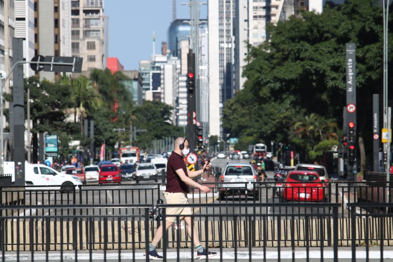 Covid-19: Brasil tem 28,6 mil novos casos e 72 óbitos em 24 horas