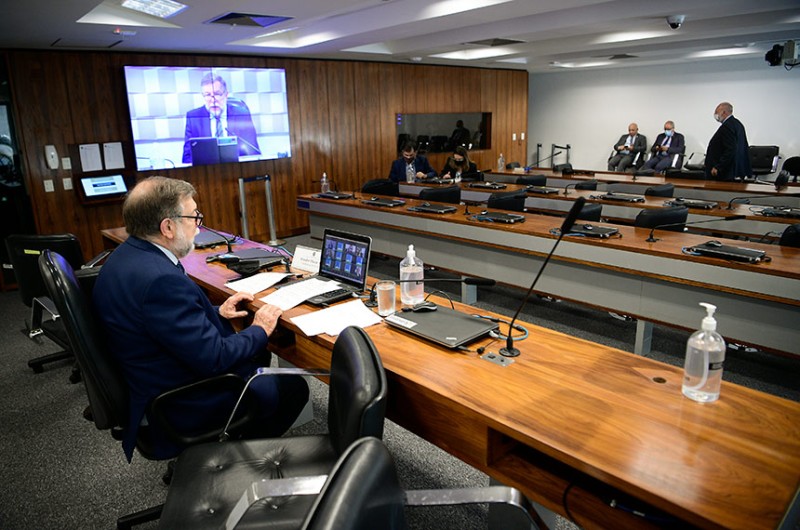 Senadores e especialistas cobram recursos para reverter danos da pandemia na educação