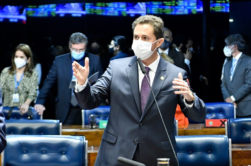 Senado inclui na LDB compromisso de alfabetização no ensino básico; vai a sanção