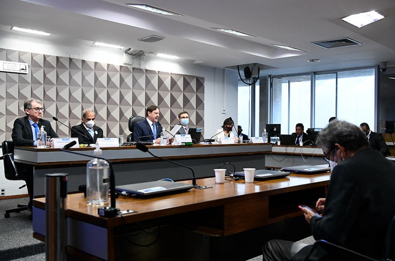 Debate reforça discordâncias sobre projeto que flexibiliza regras para agrotóxicos