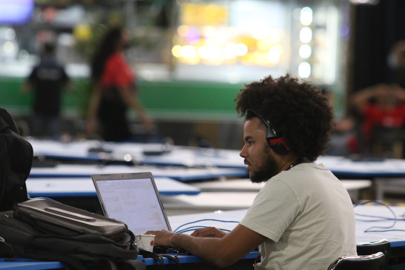 Programa vai formar jovens em tecnologia da informação no Paraná