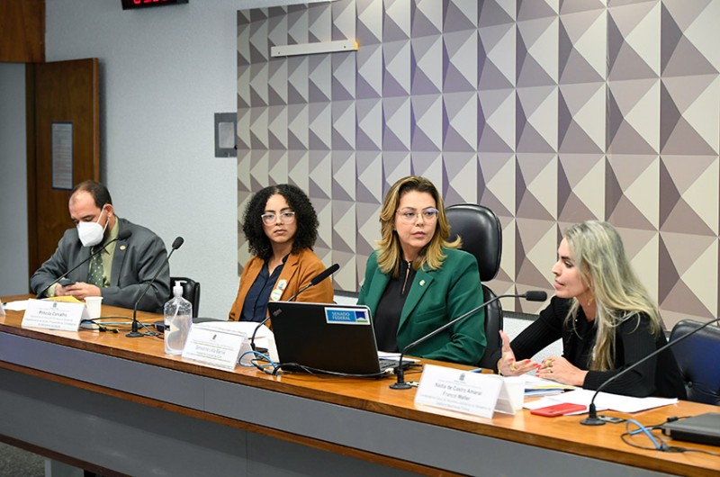 Brasil precisa combater abuso sexual na infância com mais empenho, aponta debate