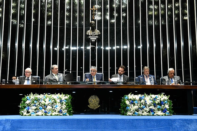 Em homenagem no Plenário, ufólogos cobram liberação de documentos sobre OVNIs