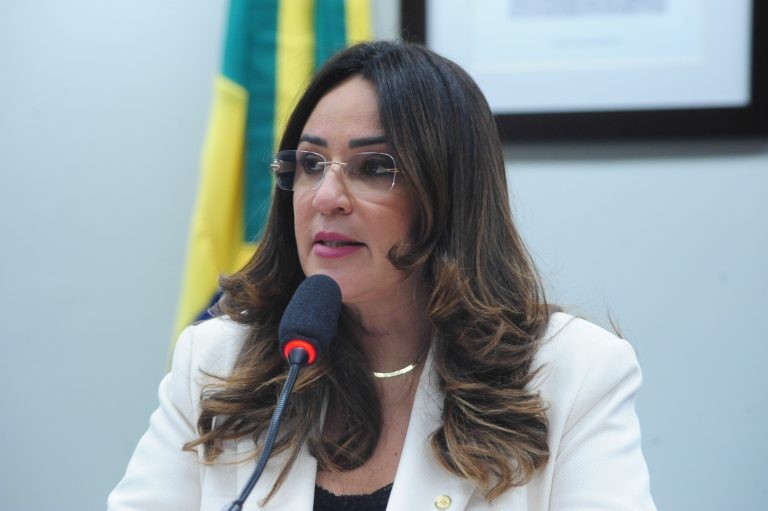 Comissão aprova proposta que fixa medidas sanitárias para visitação em presídios