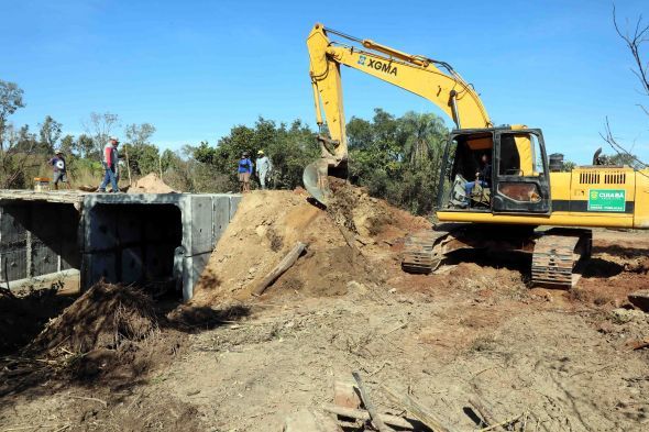Comunidade do Chaparral é contemplada com a construção de travessia de concreto