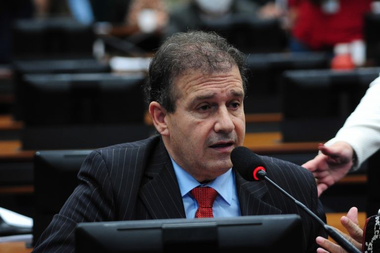 Comissão debate retirada de patrocínio a entidades de previdência complementar fechada