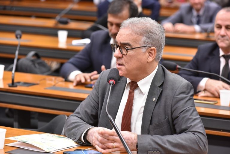 Cancelado debate sobre política de reajuste e desvalorização atual do salário mínimo