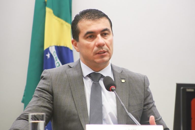 Comissão aprova projeto que exige livros infantis em biblioteca pública