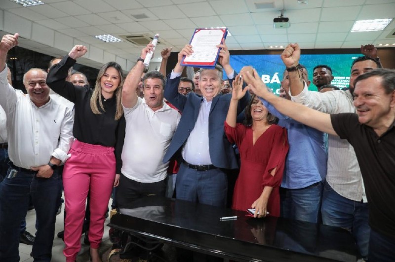 Governo investe R$ 56 milhões para asfaltar 11 bairros de Cuiabá: "Afalto é vida", afirma líder comunitário