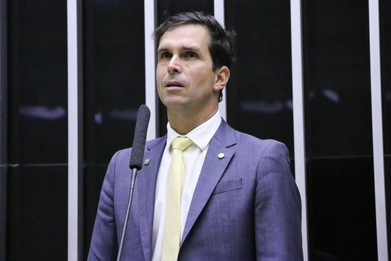 Comissão aprova projeto que obriga preso a pagar por custo de tornozeleira eletrônica