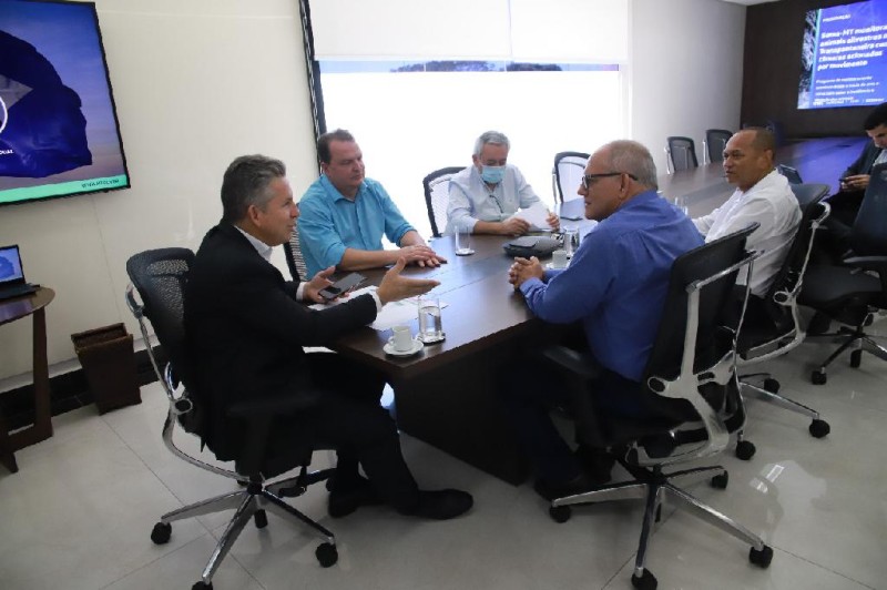 Governador firma convênio para asfaltar o 1º Distrito Industrial de Rondonópolis