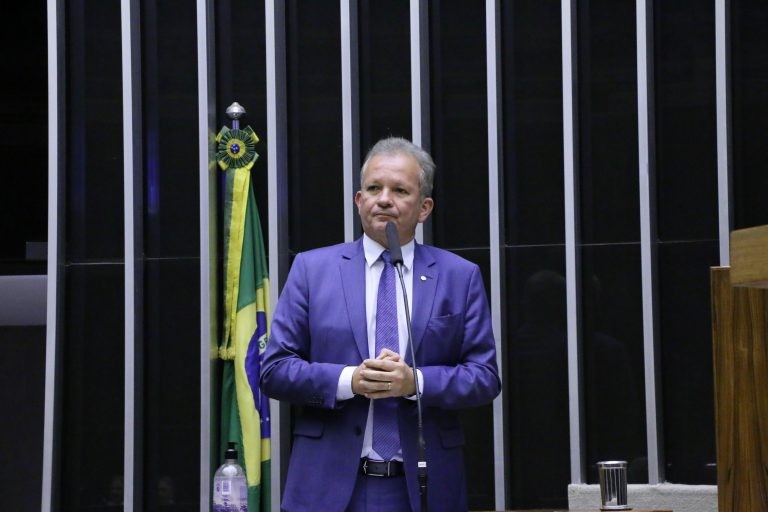 Comissão aprova projeto que determina igualdade de tratamento a cidadãos em processos administrativos