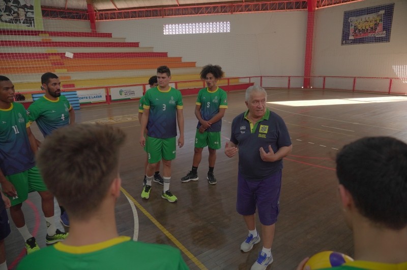 Lucas do Rio Verde recebe curso de formação da Confederação Brasileira de Voleibol