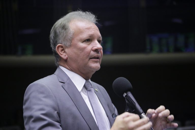 Comissão aprova projeto que amplia controle sobre atividades de concessionárias de serviços públicos