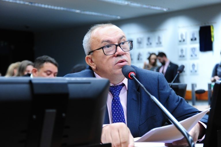 Comissão aprova projeto que veda embarcações estrangeiras em rios brasileiros