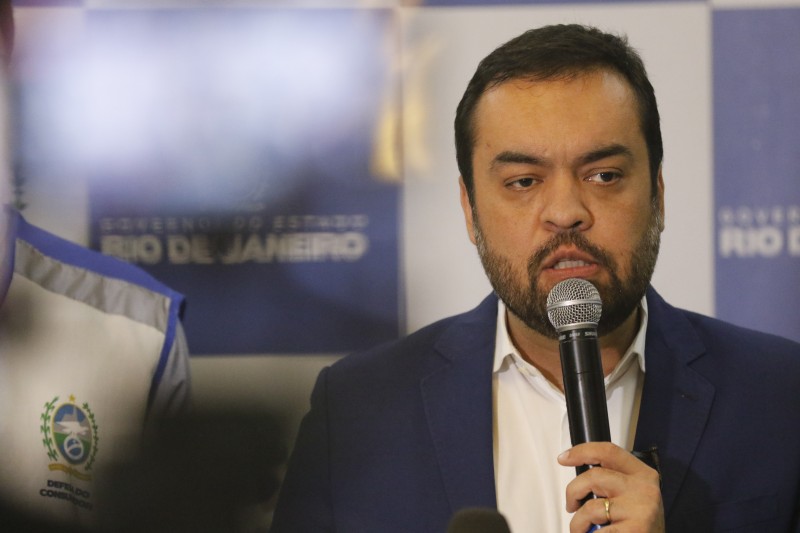 Rio: governador pede para denunciarem postos que não baixarem gasolina