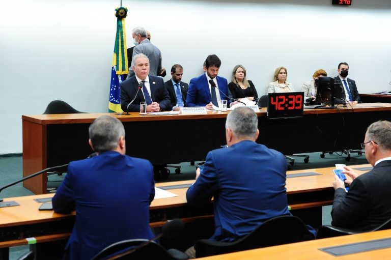 Ministro afirma que ritmo da vacinação contra a Covid-19 não depende só do governo