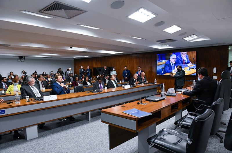 Senadores e juristas criticam “ativismo” do STF em debate da CTFC