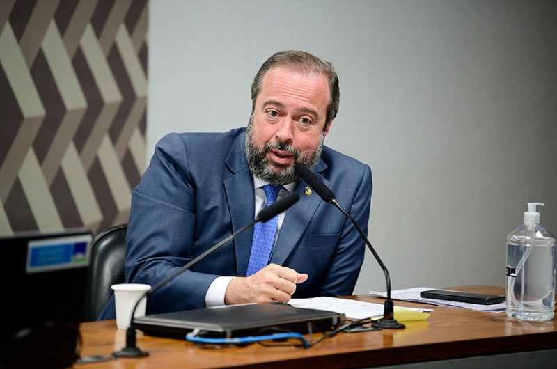 Proibição de tatuagens e piercings em animais de estimação vai a Plenário