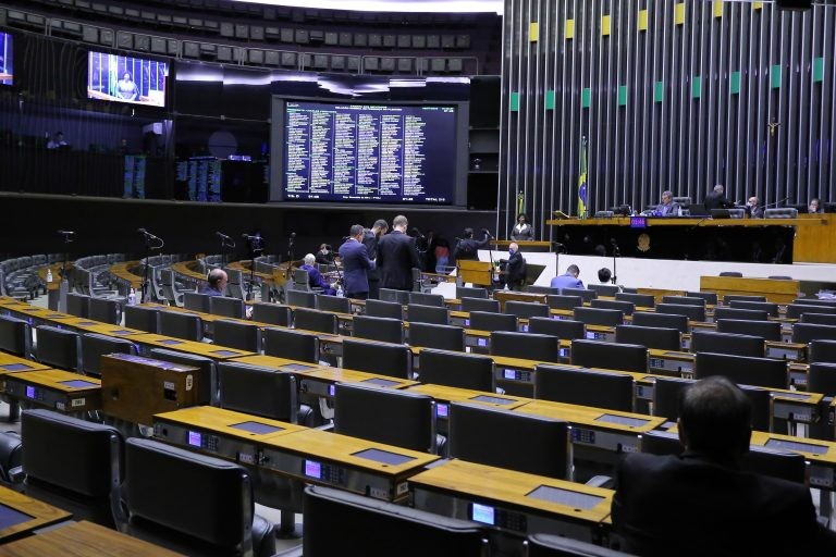 Câmara aprova MP que libera R$ 1,2 bilhão a agricultores atingidos pela seca