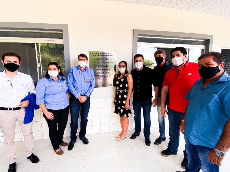 Governo inaugura ampliação de escola e entrega material didático aos estudantes