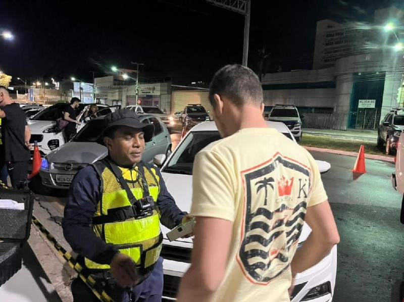 Em avenida da capital 7 motoristas acabam presos em flagrante por embriaguez ao volante