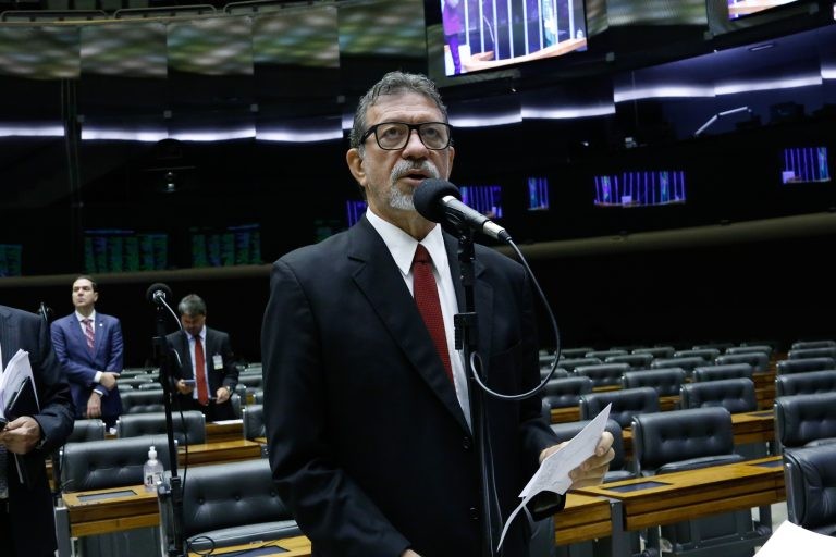 Congresso faz minuto de silêncio por petista assassinado em Foz do Iguaçu